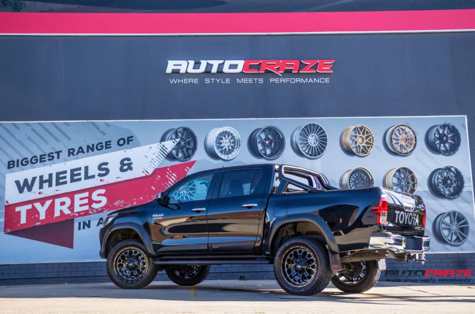 TOYOTA HILUX N80 4WD CRUSH GLOSS BLACK DOUBLE DARK TINT